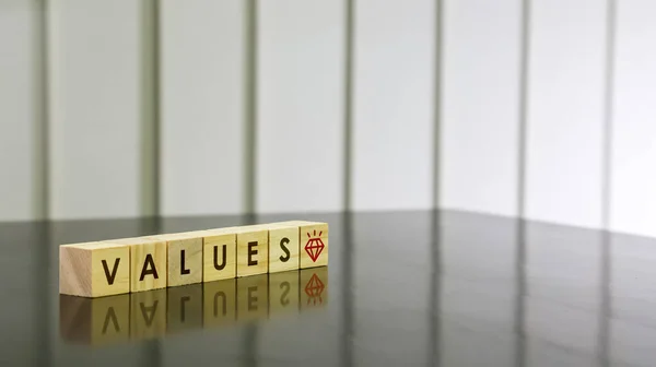 Values Word Diamond Icon Wooden Cube Black Gloss Wooden Table — Stockfoto