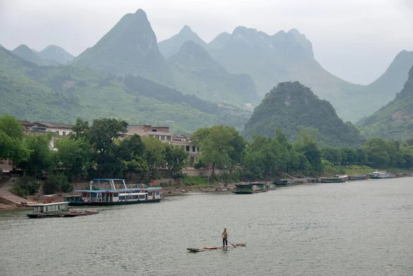 Guilin China Mai 2010 Einheimische Händler Treiben Auf Dem Fluss — Stockfoto