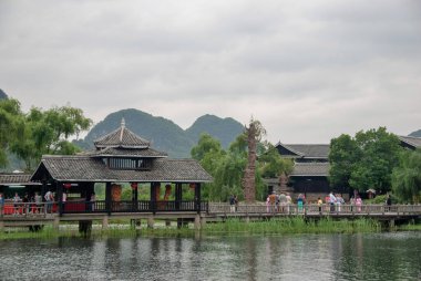 Yangshuo, Çin - 4 Mayıs 2010: Shangri-La Park manzaraları