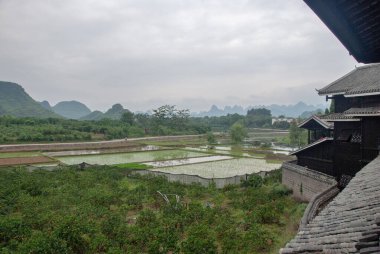 Yangshuo, Çin - 4 Mayıs 2010: Shangri-La Park manzaraları