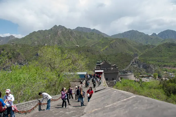 Badaling China Maio 2010 Turistas Inspecionando Grande Muralha China — Fotografia de Stock