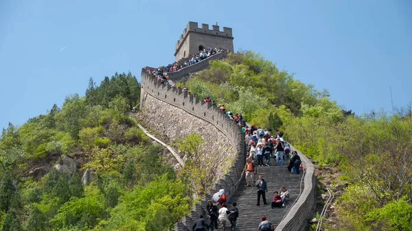 Badaling Cina Maggio 2010 Turisti Ispezionano Grande Muraglia Cinese — Foto Stock