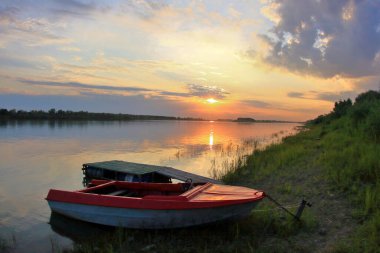 Akşamları Irtysh Nehri, Omsk Bölgesi, Sibirya, Rusya