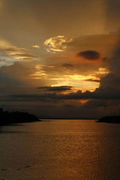 Colorful Dramatic Sky Clouds Sunset Sunset Lake — Fotografia de Stock