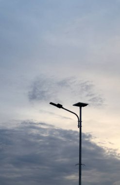 Sokak lambası. Bir köyde estetik sokak ışığı