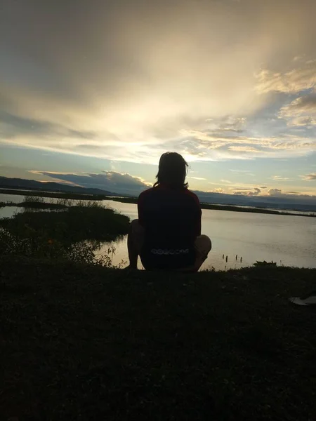 Silhouette Person Lake — Fotografia de Stock