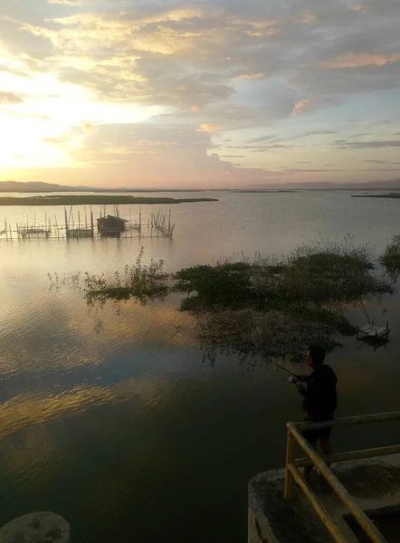 Silhouette Man Fishing Afternoon Sunset Lake Limboto Indonesia — 图库照片