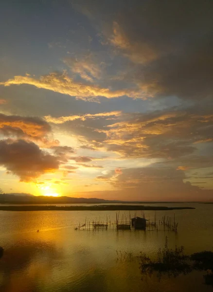 Colorful Dramatic Sky Clouds Sunset Sunset Lake — 图库照片