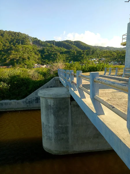 Pedestrian Bridge Connects Two Village Roads — Foto de Stock