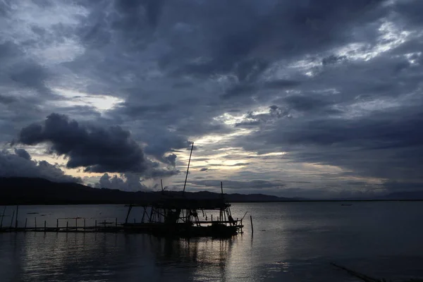 Silhouette Traditional Fishing Hut Lake — Fotografia de Stock