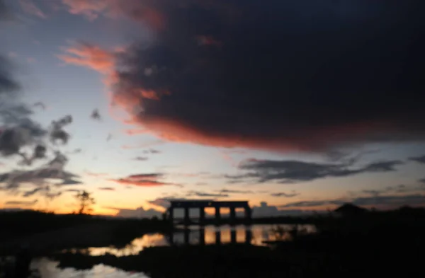 Defocused Silhuett Slussen Eftermiddagen Mot Solnedgången Bakgrunden Skönheten Floden Kvällen — Stockfoto