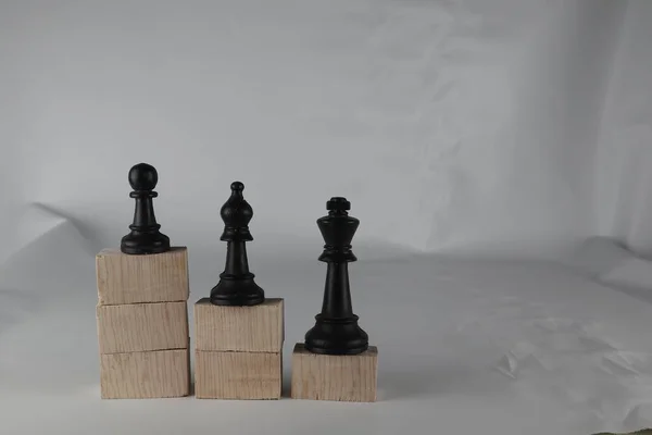 Schachfiguren Aus Holzwürfeln Zeigen Die Konzepte Der Gleichheit Geschäftskonzept — Stockfoto