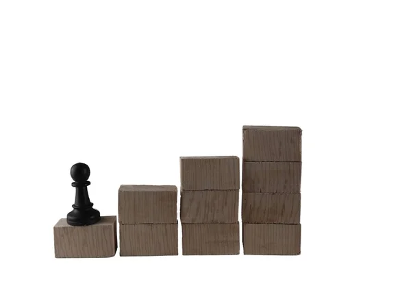 木制方块上的棋子 希望取得最大成功的员工的目标概念 — 图库照片