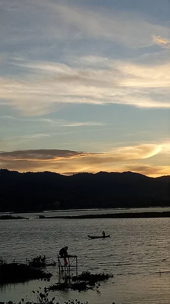 Silhouette Man Fishing Afternoon Sunset Lake Limboto Indonesia — Zdjęcie stockowe