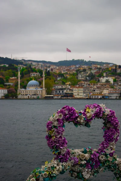 Heart Flowers River Turkey — Stock Photo, Image