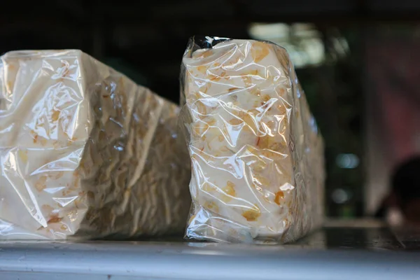 Tempe Tempeh Verpakt Transparant Plastic Smoetimes Bananenbladeren Een Traditioneel Indonesisch — Stockfoto