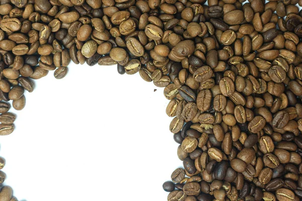 Ram Tillverkad Rostade Kaffebönor Över Vit Bakgrund Med Plats För — Stockfoto