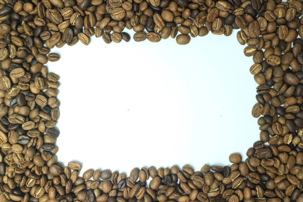 Marco Hecho Granos Café Tostados Sobre Fondo Blanco Con Espacio — Foto de Stock