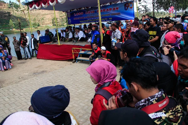 Dieng Indonesia August 2015 Dieng Culture Festival Tourists Follow Dreadlocks —  Fotos de Stock