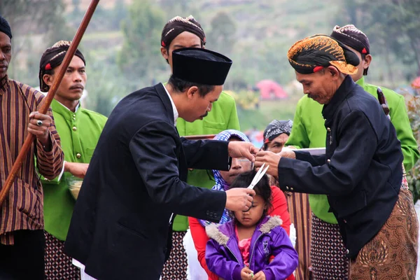 Dieng Indonesia August 2015 Dieng Culture Festival Tourists Follow Dreadlocks — Stock Photo, Image