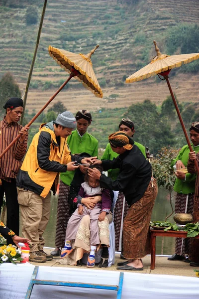 Dieng Indonesia August 2015 Dieng Culture Festival Tourists Follow Dreadlocks — ストック写真