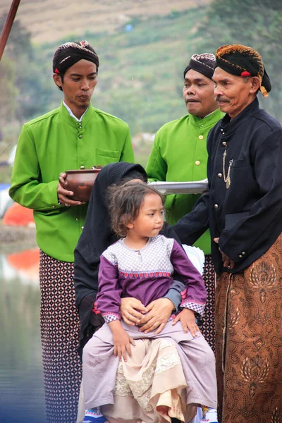 Dieng Indonesia August 2015 Dieng Culture Festival Tourists Follow Dreadlocks — Foto Stock