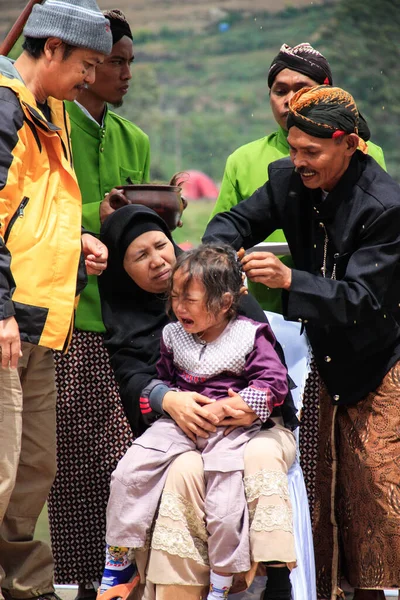 Dieng Indonesia August 2015 Dieng Culture Festival Tourists Follow Dreadlocks — Photo