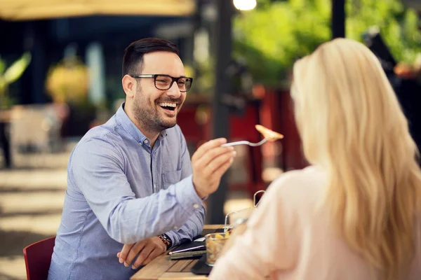Happy Man Having Lunch His Girlfriend Feeding Her Restaurant — Fotografia de Stock