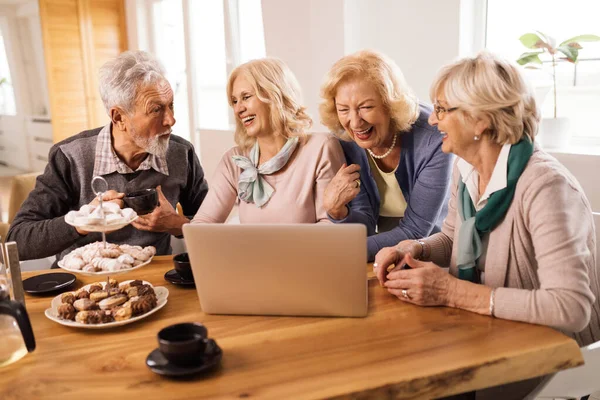 Small Group Cheerful Mature People Having Fun While Using Laptop — Photo