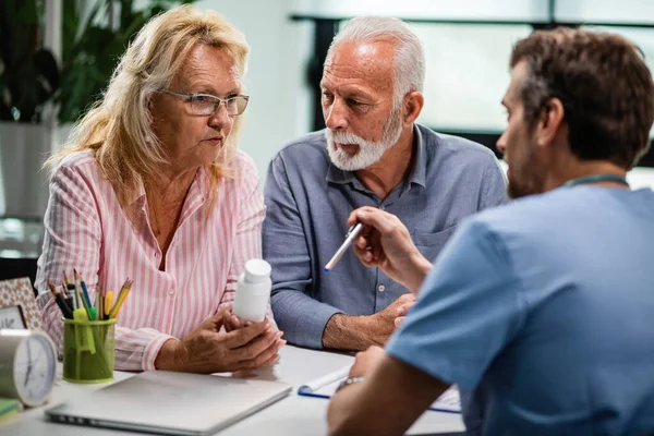 Senior Couple Discussing Doctor Prescription Pills His Office — Stock Fotó