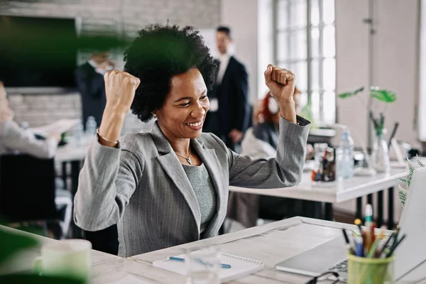 Happy African American Businesswoman Doing Fist Pump While Working Computer — Φωτογραφία Αρχείου