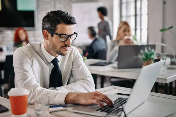 Young Businessman Sitting Office Desk Working Laptop People Background — Foto de Stock