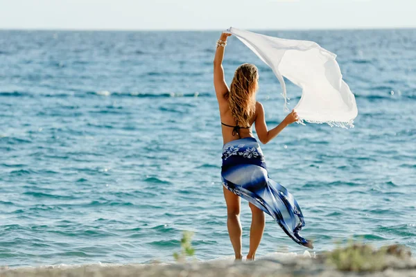 Rear View Woman Shawl Enjoying Her Freedom Windy Day Beach — ストック写真