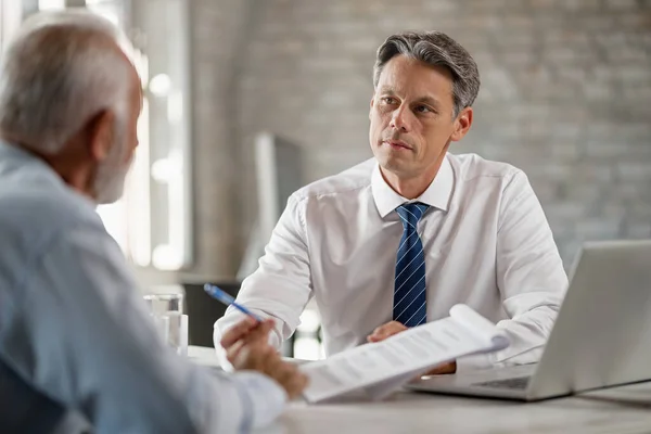Financial Advisor Having Meeting Senior Man Talking Him Terms Contract — Fotografia de Stock