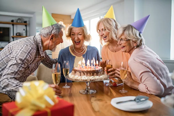 Group Cheerful Seniors Having Fun While Celebrating Friends Birthday Home — Zdjęcie stockowe