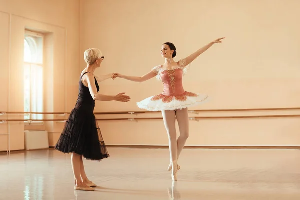 Smiling Ballerina Dancing Help Female Teacher Ballet Studio Copy Space — ストック写真