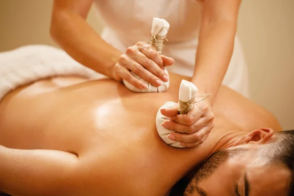 Close Man Getting Back Massage Detox Herbal Balls Health Spa — 图库照片