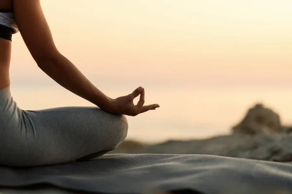 Close Woman Practicing Yoga Lotus Position Sunset Copy Space — ストック写真