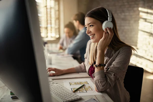 Young Happy Businesswoman Working Computer Listening Music Headphones Office Her — Stock Fotó