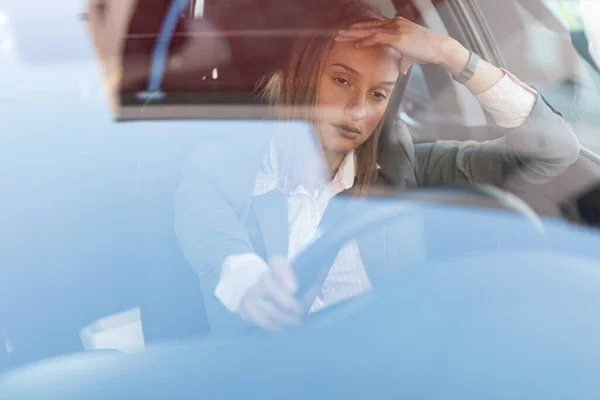 Young Businesswoman Feeling Annoyed While Driving Car Being Stuck Traffic — Stockfoto