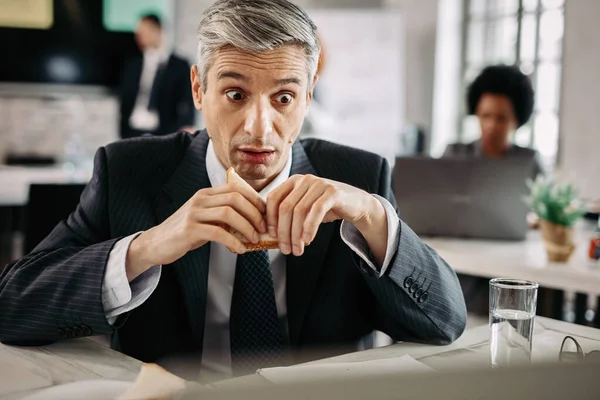 Businessman Disbelief Making Face While Eating Sandwich Lunch Break Office — Stock Fotó
