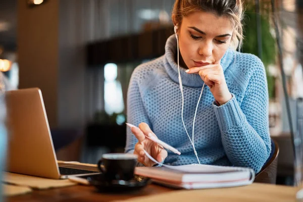 Young Casual Businesswoman Working Cafe Going Though Paperwork While Listening — Foto de Stock