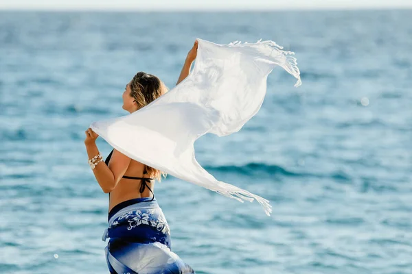 Rear View Carefree Woman Shawl Enjoying Freedom Summer Day Beach — ストック写真