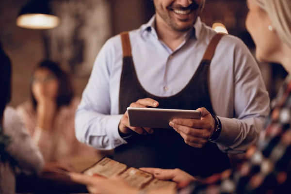 Unrecognizable Waiter Using Digital Tablet While Taking Order Female Guest — Stockfoto