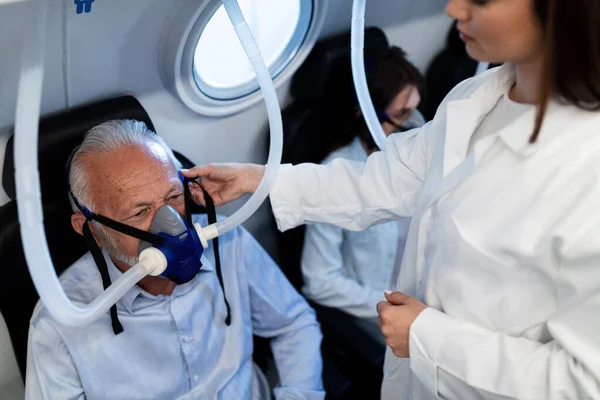 Senior Man Receiving Hyperbaric Oxygen Therapy While Nurse Checking His — Stockfoto