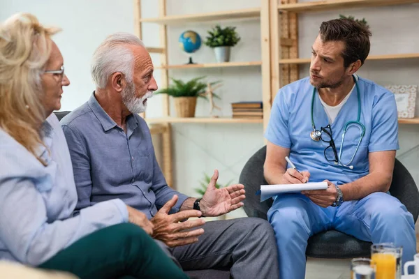 Senior Man His Wife Explaining Health Issues Male Doctor Visiting — Fotografia de Stock