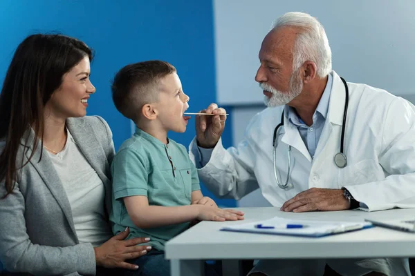 Mature Pediatrician Examining Throat Little Boy Who Came Medical Appointment — 图库照片