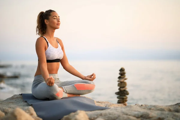 Young Woman Eyes Closed Doing Breathing Exercises While Meditating Rock — ストック写真