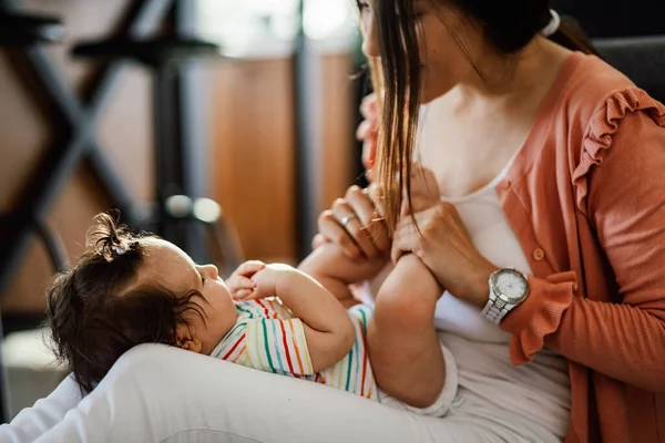 Cute Baby Girl Lying Mother Lap Enjoying Bonding Time Home — Foto de Stock