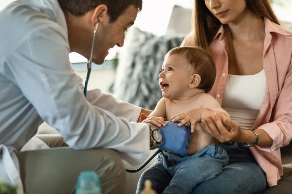 Happy Baby Boy Having Fun While Doctor Listening His Heartbeat — ストック写真